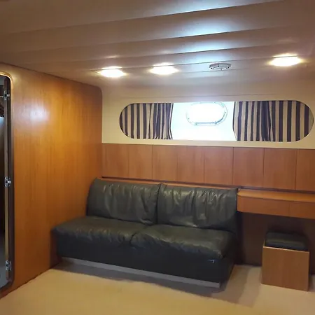 Bateau-hôtel Yacht Ipsum *