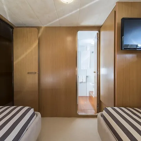 Bateau-hôtel Yacht Ipsum Saint-Tropez