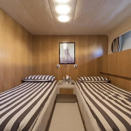Yacht Ipsum Bateau-hôtel Saint-Tropez