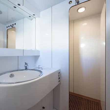 Yacht Ipsum Bateau-hôtel
