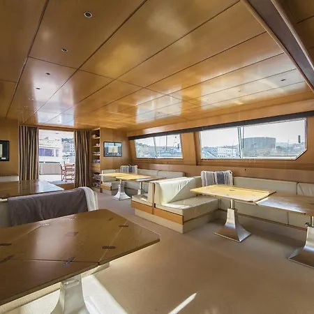Bateau-hôtel Yacht Ipsum *