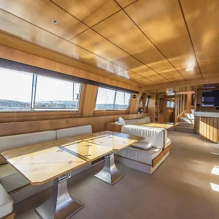 Bateau-hôtel Yacht Ipsum