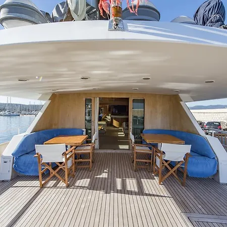 Bateau-hôtel Yacht Ipsum