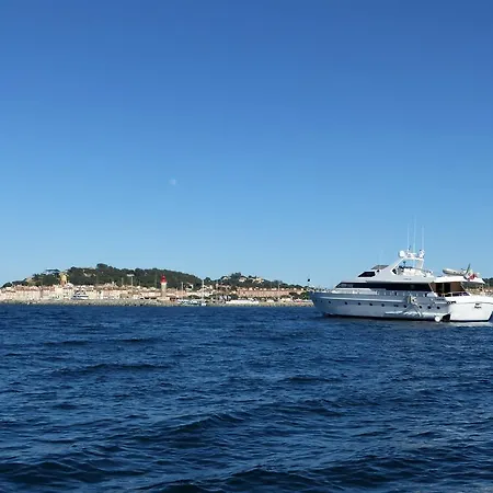 Yacht Ipsum Bateau-hôtel