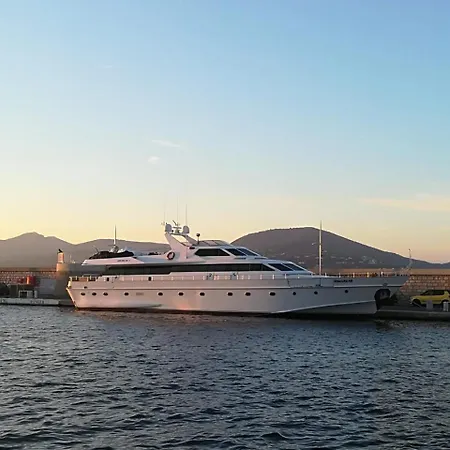 Yacht Ipsum Bateau-hôtel *